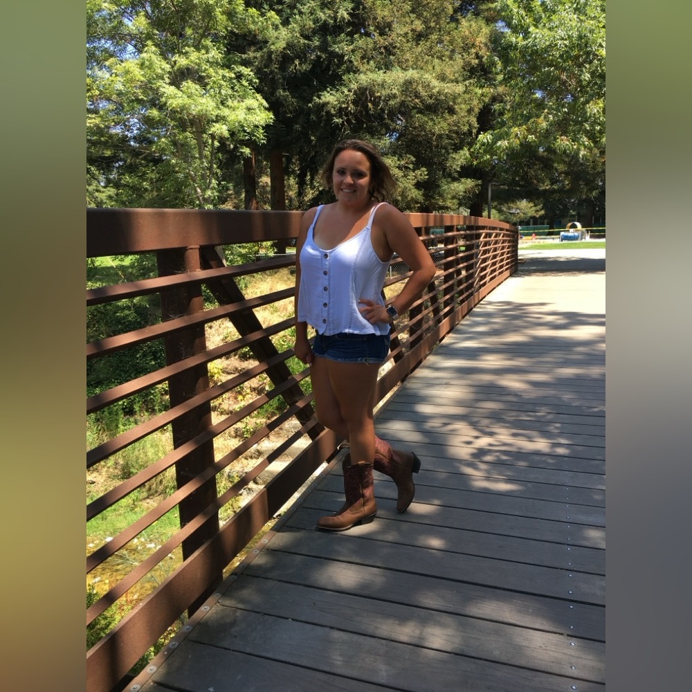 Women’s White Hollister Tank Top 🤍🌸
